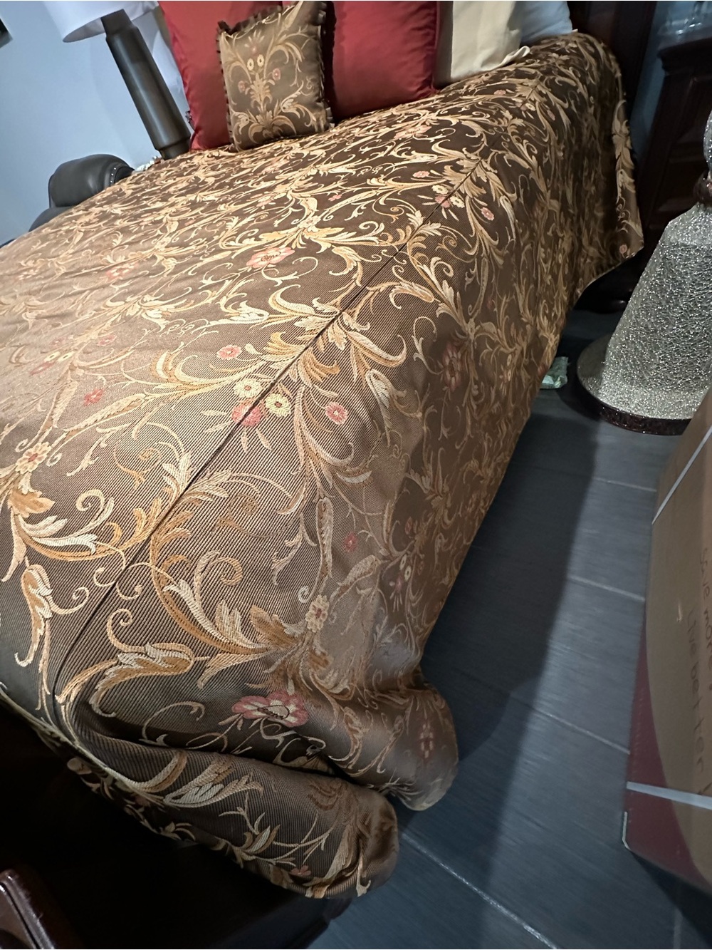 Elegant Brown Floral Jacquard Bedspread